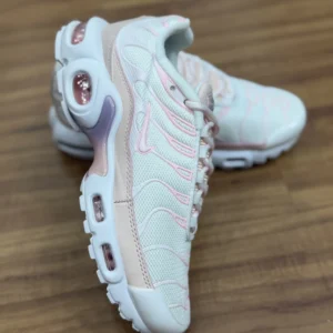 Air Max Plus Branco Rosa