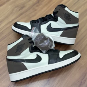 Air Jordan Marrom