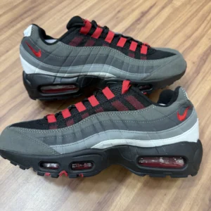 Air Max 95 Preto Vermelho